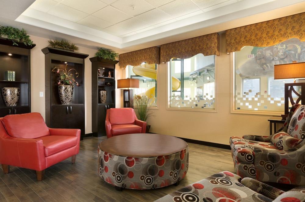 Super 8 By Wyndham Calgary Shawnessy Area Hotel Exterior photo